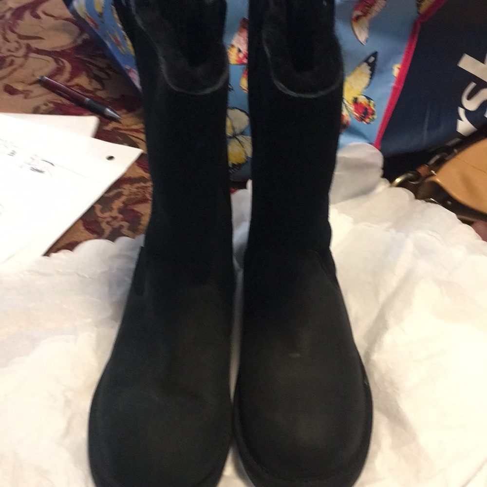 UGG - Picture 3 of 3
